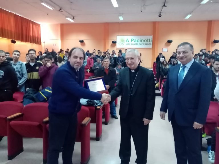 Il Presidente Epifani, L'Arcivescovo Metropolita di Taranto Santoro e il Dirigente Scolastico Prof. Leopardo.