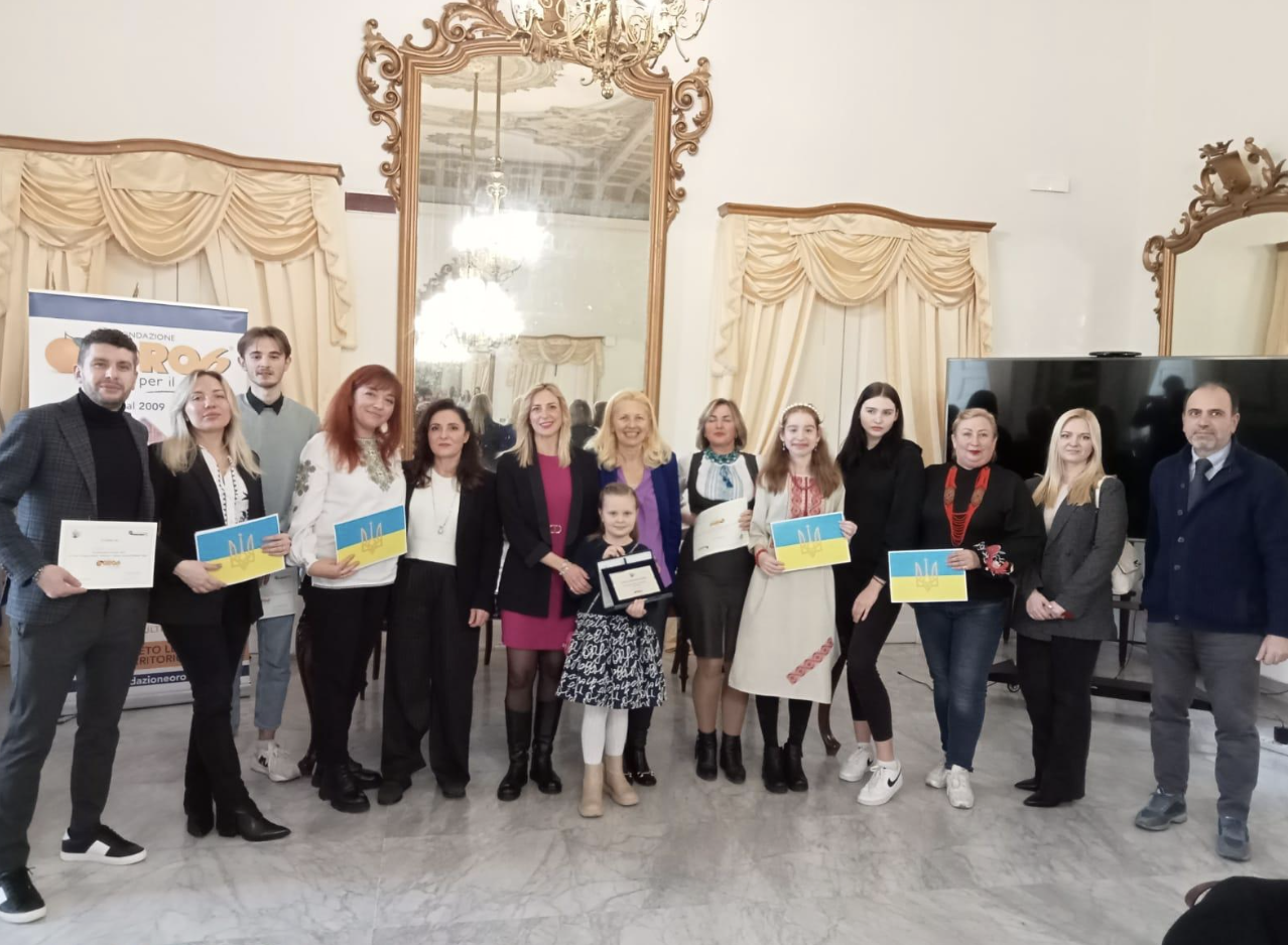 Foto di gruppo dopo la consegna degli attestati.