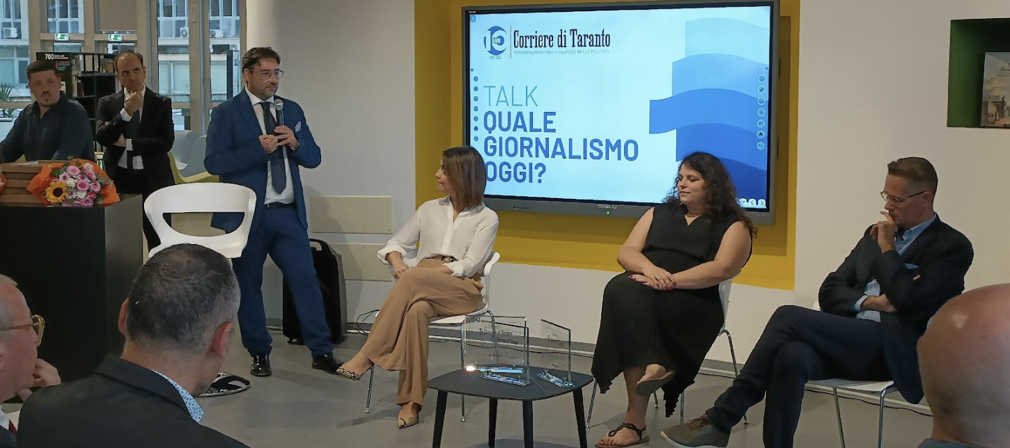 Un momento del talk tra il Direttore del CorrierediTaranto.it, Giovanni Saracino, e i tre illustri ospiti: Isabella Romano, Michele Pennetti e Virginia Della Sala.