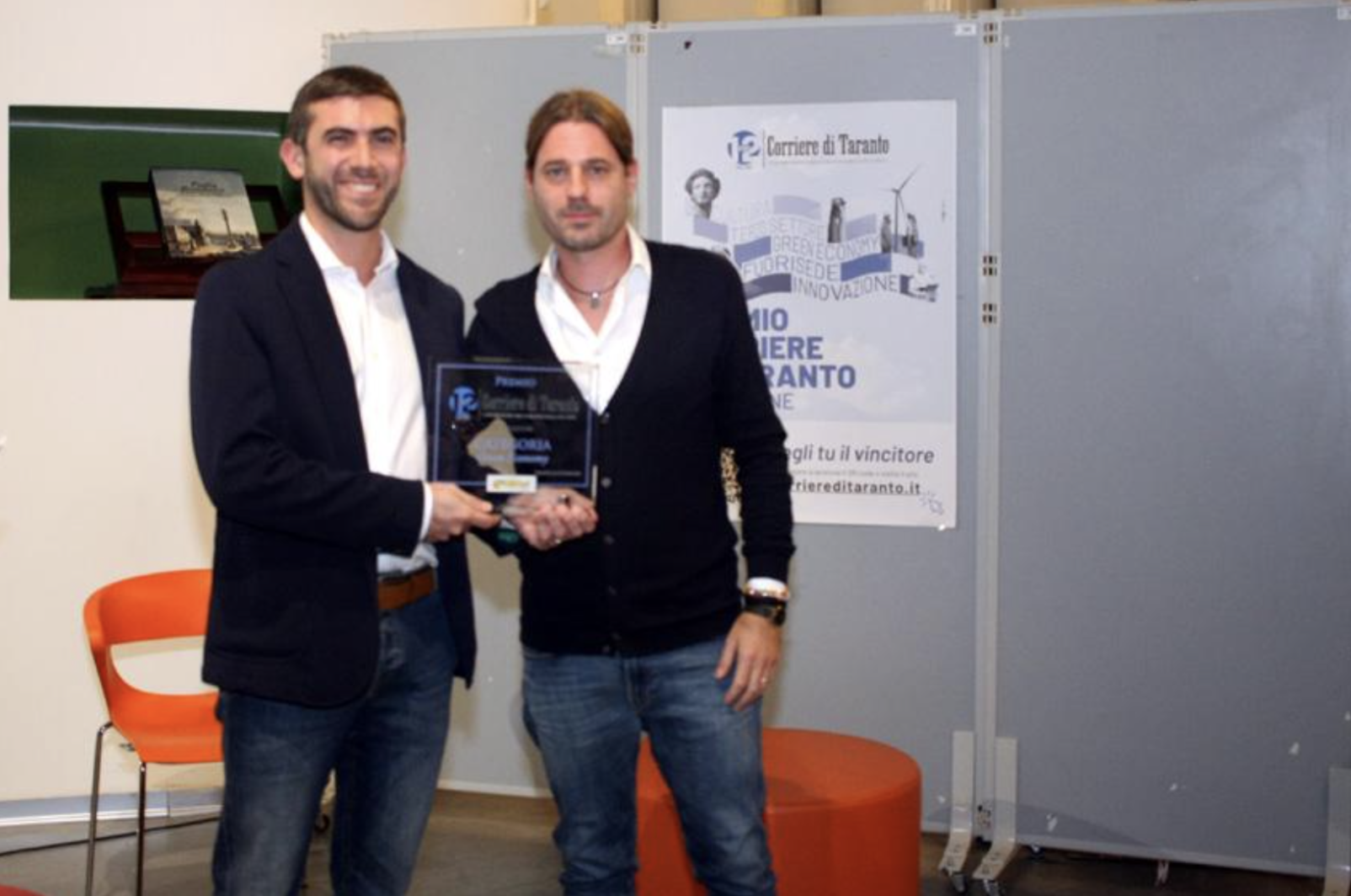 Il Dirigente Heineken Marco Sansonetti mentre riceve il Premio CorrierediTaranto.it 2025 per la categoria "Green economy"