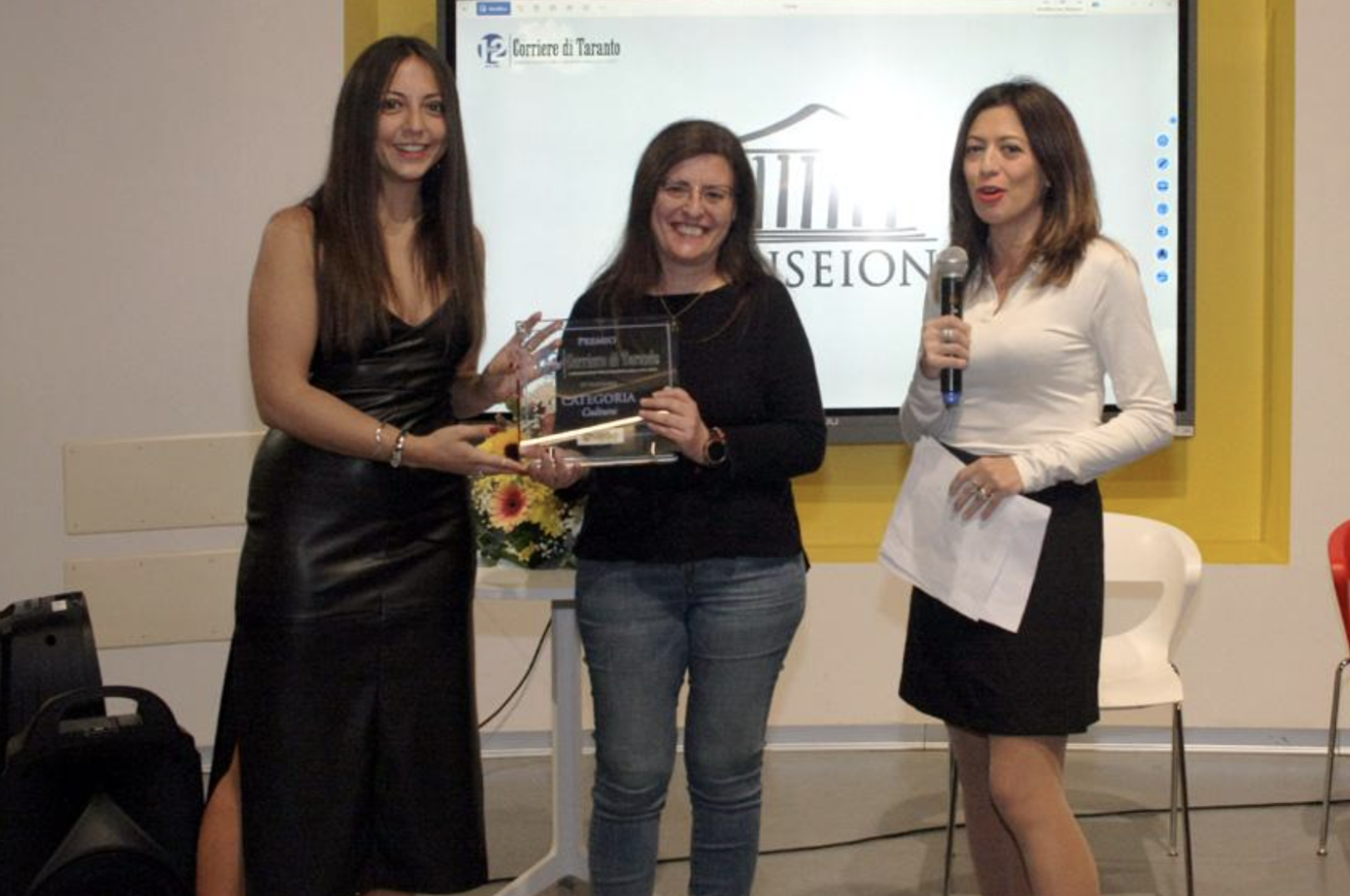 Paola Iacovazzo, della Cooperativa Museion, riceve il Premio CorrierediTaranto.it 2025 per la categoria "Cultura"